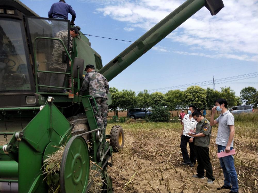 当阳：“三夏”作业农机忙 安全检查不放松